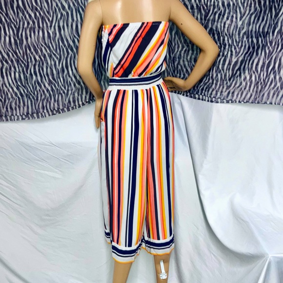 SOLD Xhilaration - Bright and Buzzy, Strapless, Cropped Leg, Romper - Women’s M - Picture 2 of 3